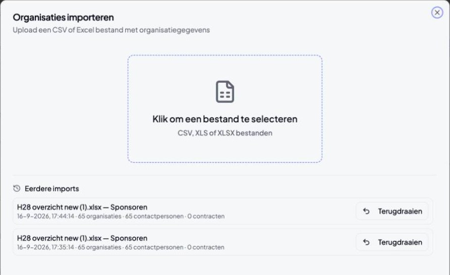 Importscherm voor een Excel-sponsoroverzicht met voorbeeld van organisaties en contactpersonen